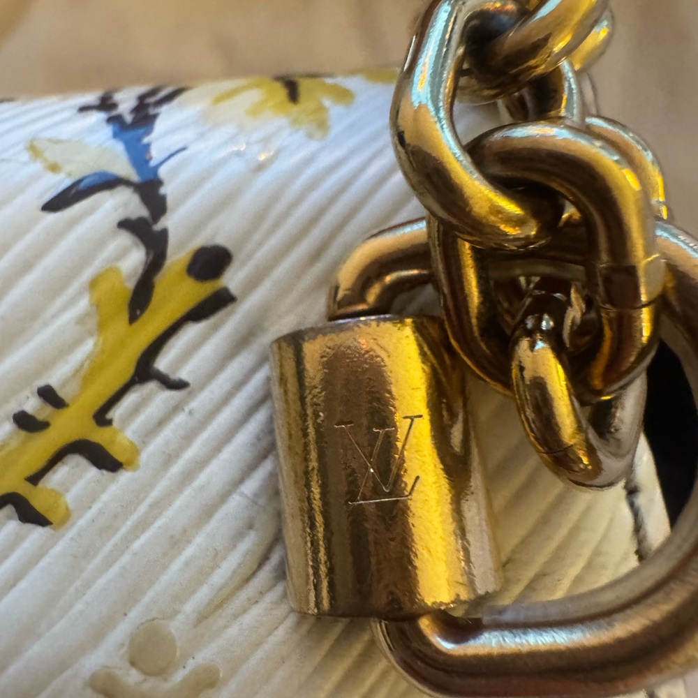 Louis Vuitton Epi Romantic Blossoms Twist MM Limited Edition - Picture 11 of 17